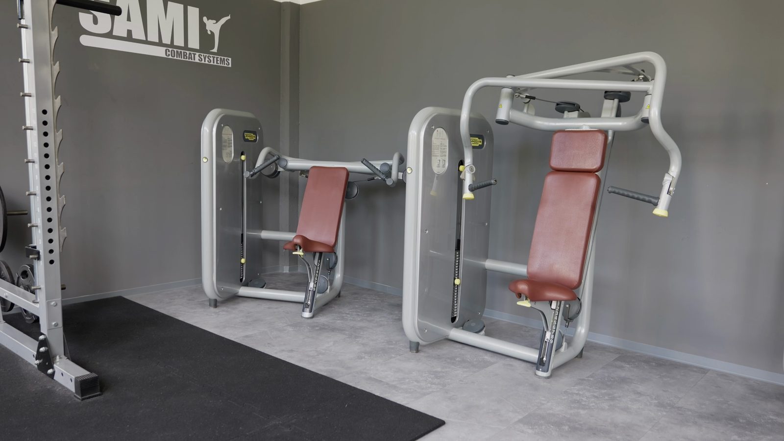 Kraftgeräte im Fitnessbereich der Kampfsportakademie Chemnitz